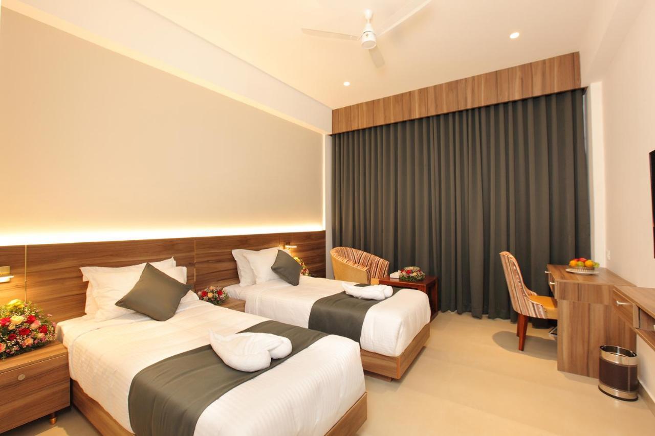 Hotel Maria Park Muvattupuzha Buitenkant foto
