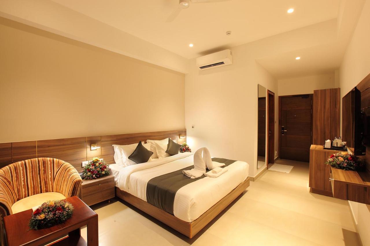Hotel Maria Park Muvattupuzha Buitenkant foto