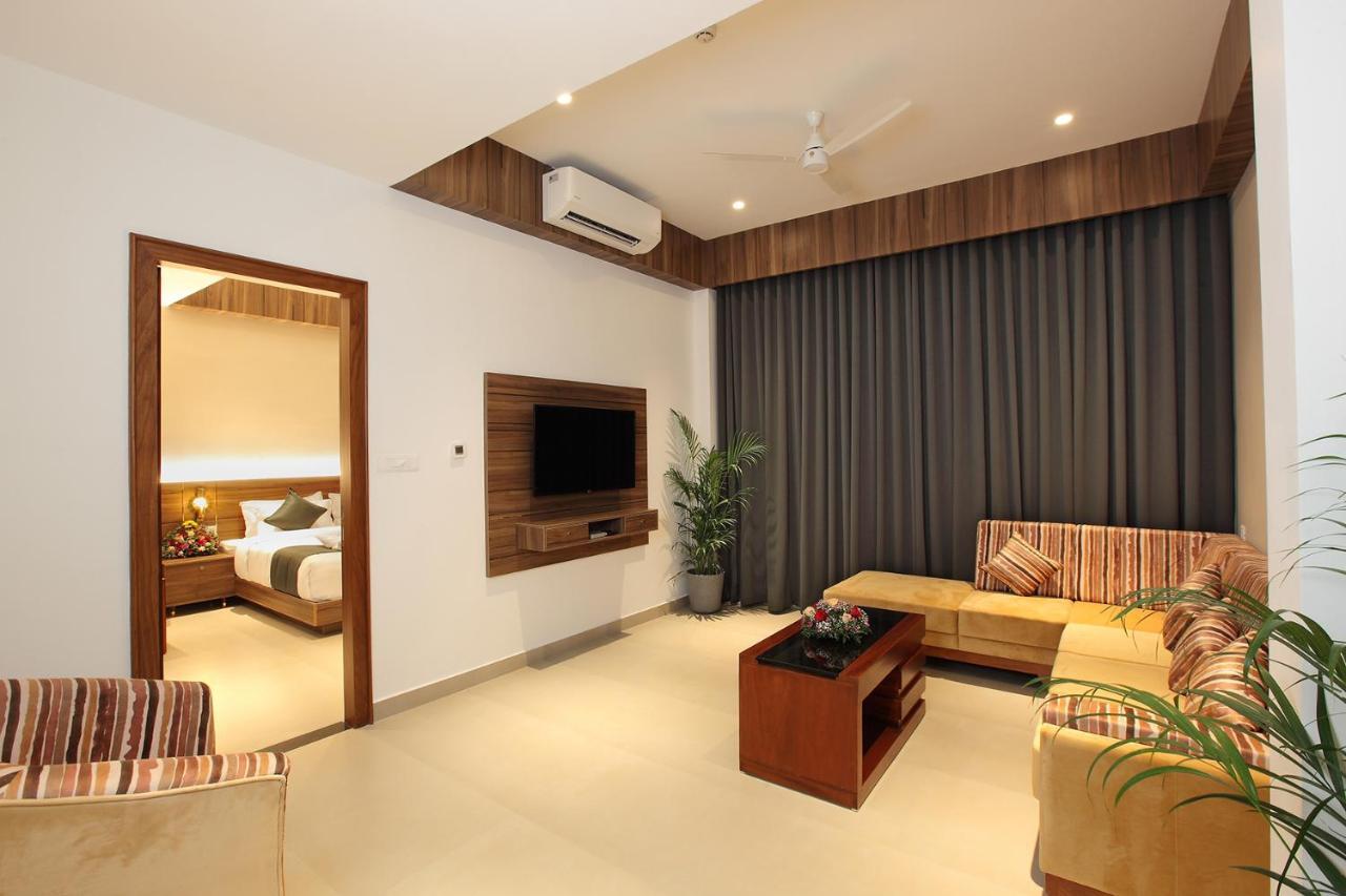 Hotel Maria Park Muvattupuzha Buitenkant foto