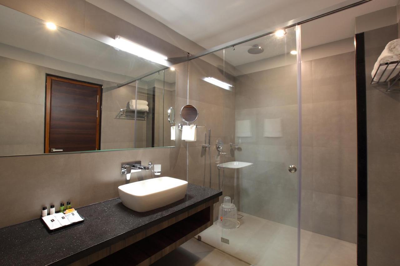 Hotel Maria Park Muvattupuzha Buitenkant foto