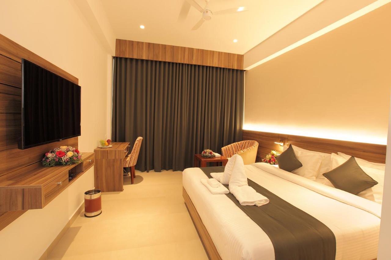 Hotel Maria Park Muvattupuzha Buitenkant foto