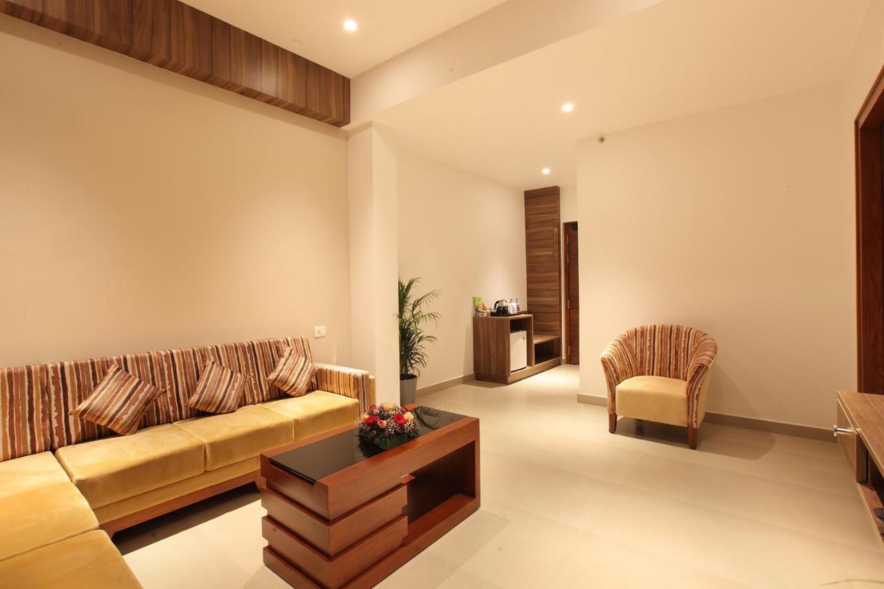Hotel Maria Park Muvattupuzha Buitenkant foto