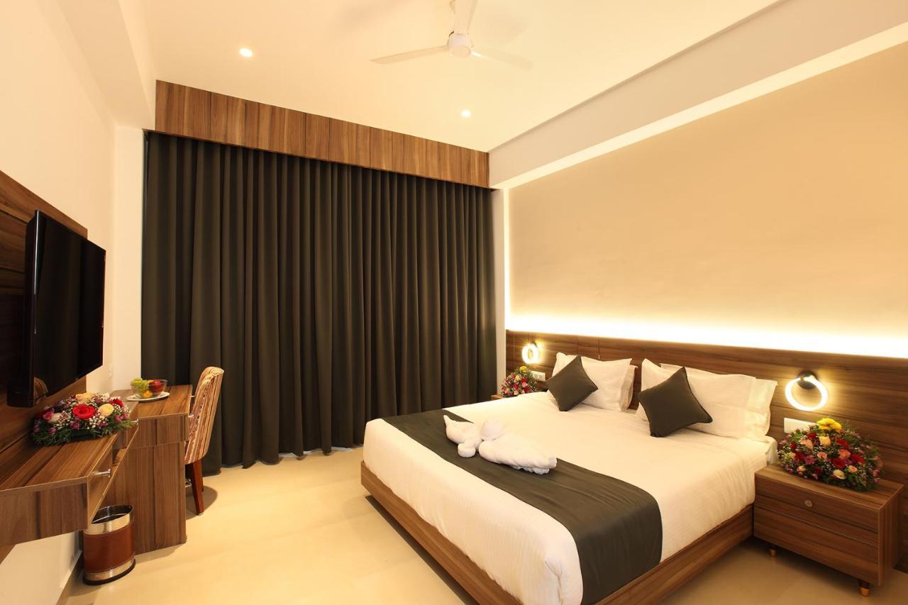 Hotel Maria Park Muvattupuzha Buitenkant foto