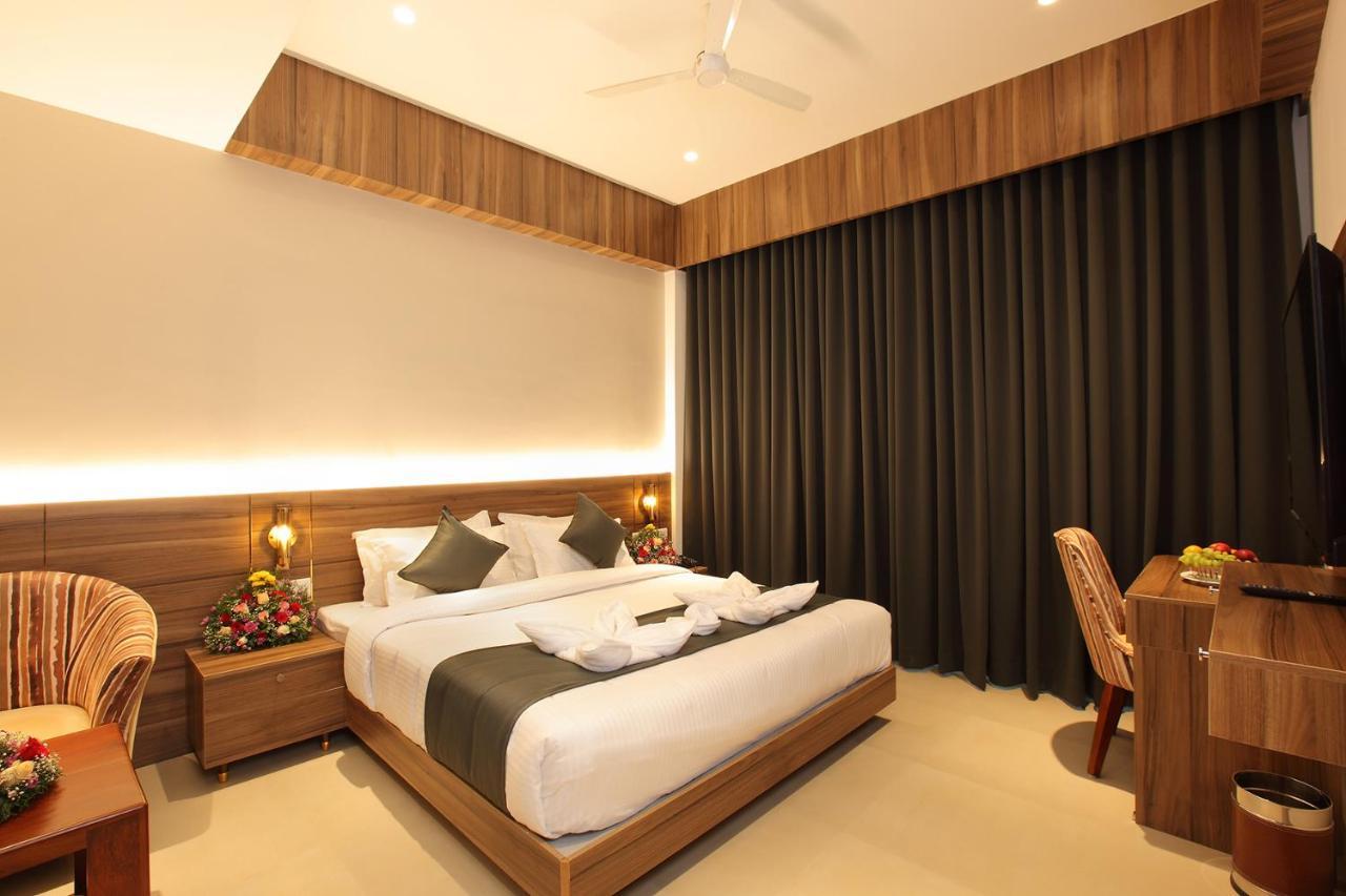 Hotel Maria Park Muvattupuzha Buitenkant foto