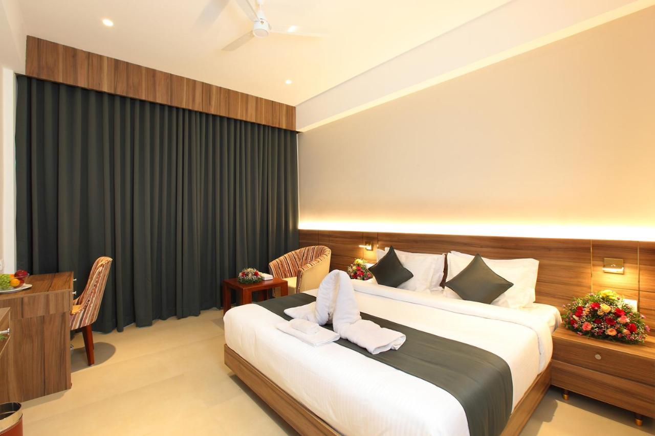 Hotel Maria Park Muvattupuzha Buitenkant foto